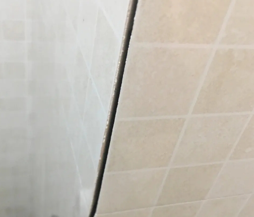 南郊瓷砖空鼓维修公司分享阳台瓷砖脱落的修复过程可以分为以下几个步骤